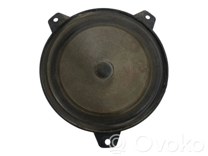 Skaļrunis (-i) priekšējās durvīs