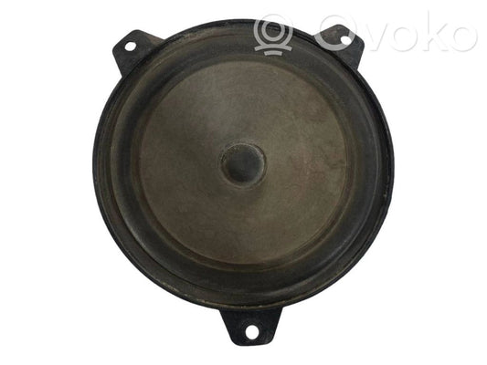 Speaker(s) in front door