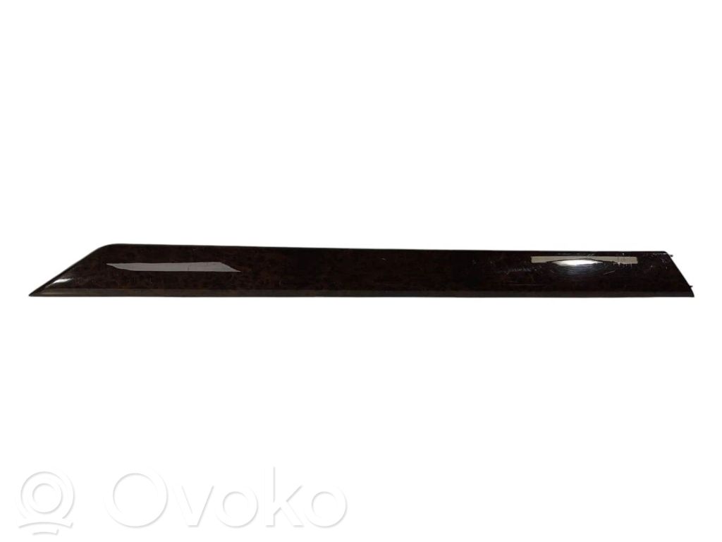 Aizmugurē durvju dekoratīvā apdare (moldings)