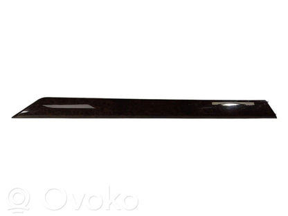 Aizmugurē durvju dekoratīvā apdare (moldings)