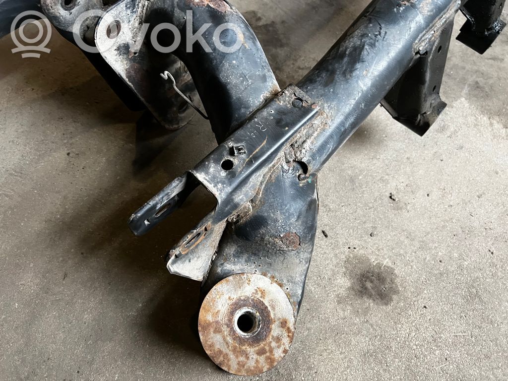 Pusrāmis aizmugurējais / priekšējais