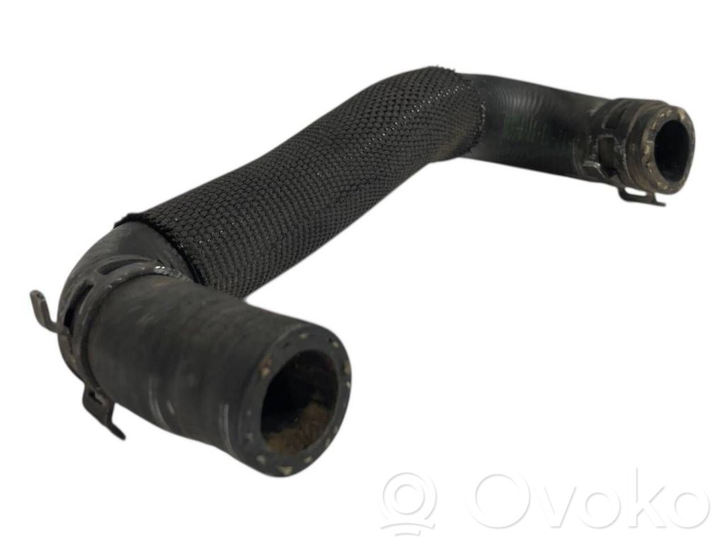 Caurulīte (-es) / šļūtene (-es)