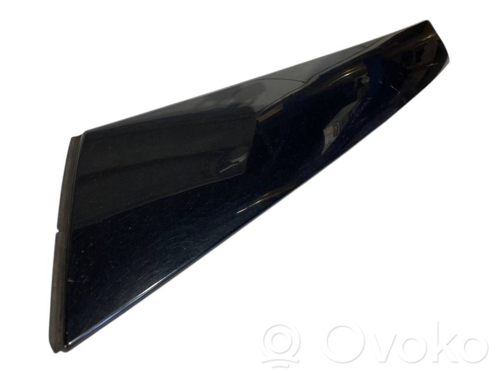 Vējstikla dekoratīvā apdare