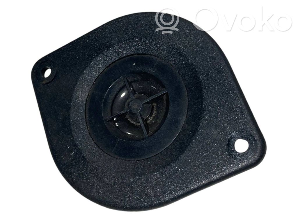 Augsto frekvenču skaļrunis (-i) priekšējās durvīs