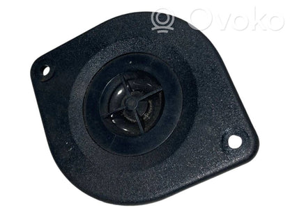 Augsto frekvenču skaļrunis (-i) priekšējās durvīs