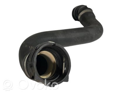 Caurulīte (-es) / šļūtene (-es)