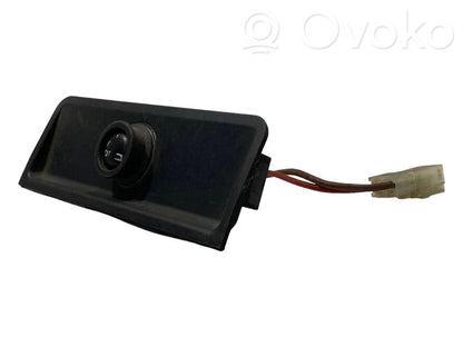 Cigarešu aizdedzināmais aizmugurē