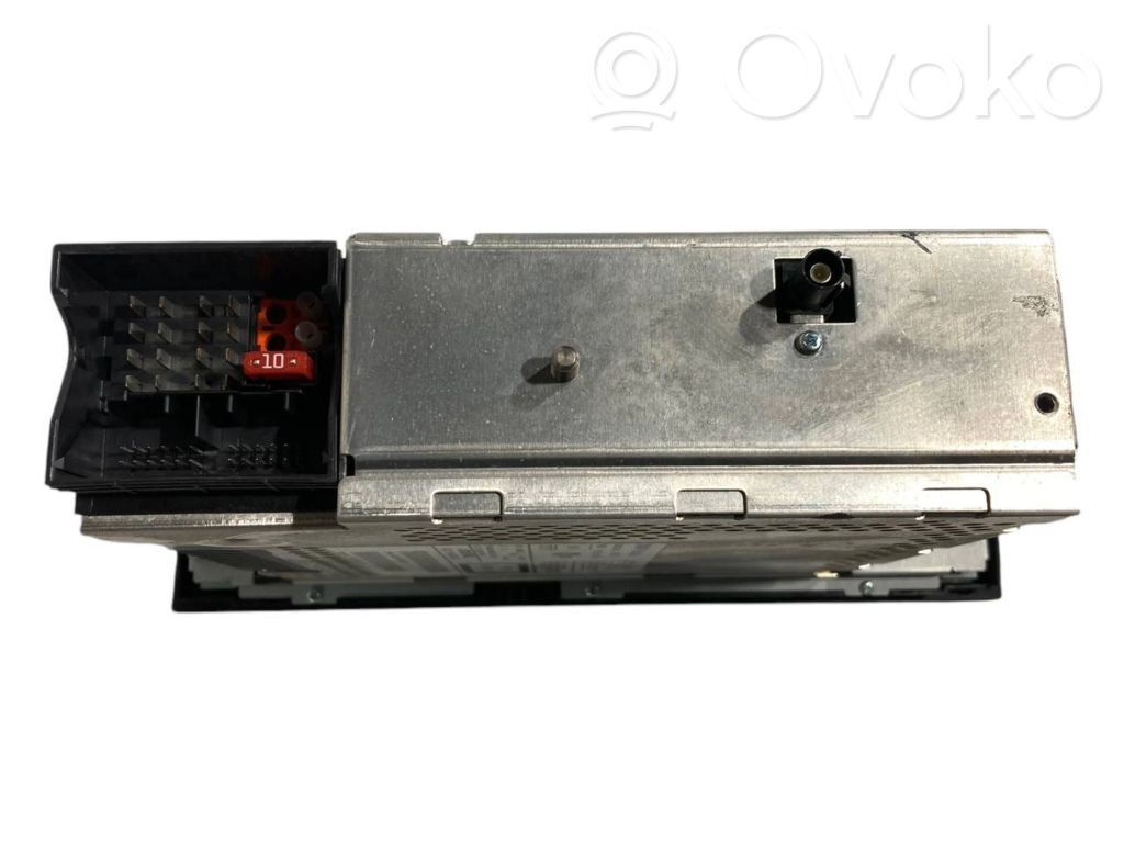 Radio / CD/DVD atskaņotājs / navigācija