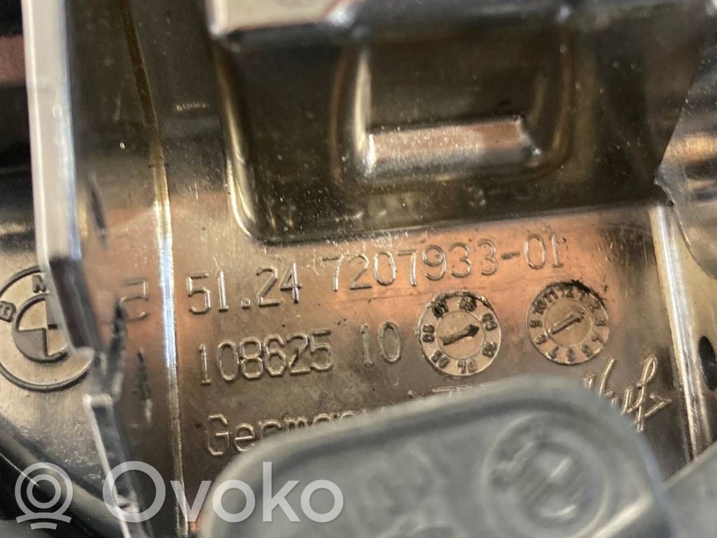 Aizvēršanas rokturis (aizmugurējā pārsega)