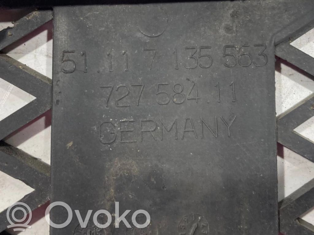 Apakšējais režģis (trīsdaļīgs)