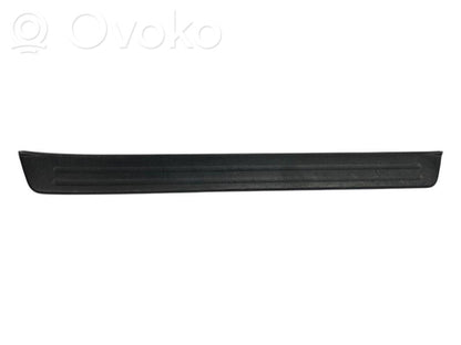 Priekšējā sliekšņa dekoratīvā apdare (iekšējā)