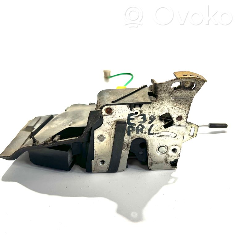 Priekšpusē slēdzene