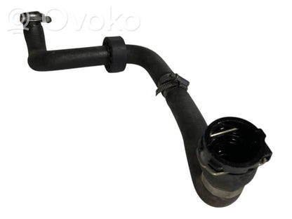 Caurulīte (-es) / šļūtene (-es)