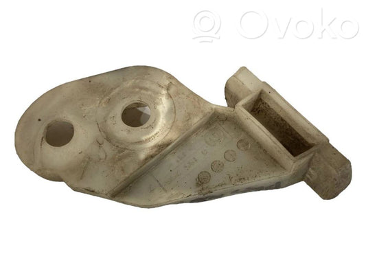 Priekšpusē bampera turētājs