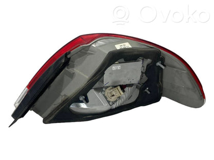 Aizmugurējais lukturis virsbūvē