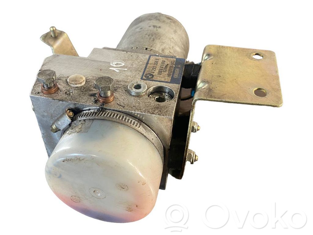 Bagāžnieka pārsega hidraulikas sūknis