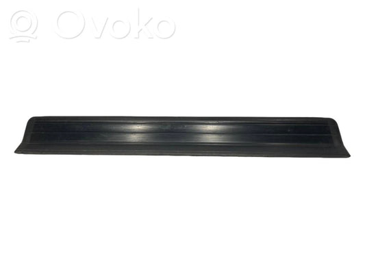 Front sill trim (inner)