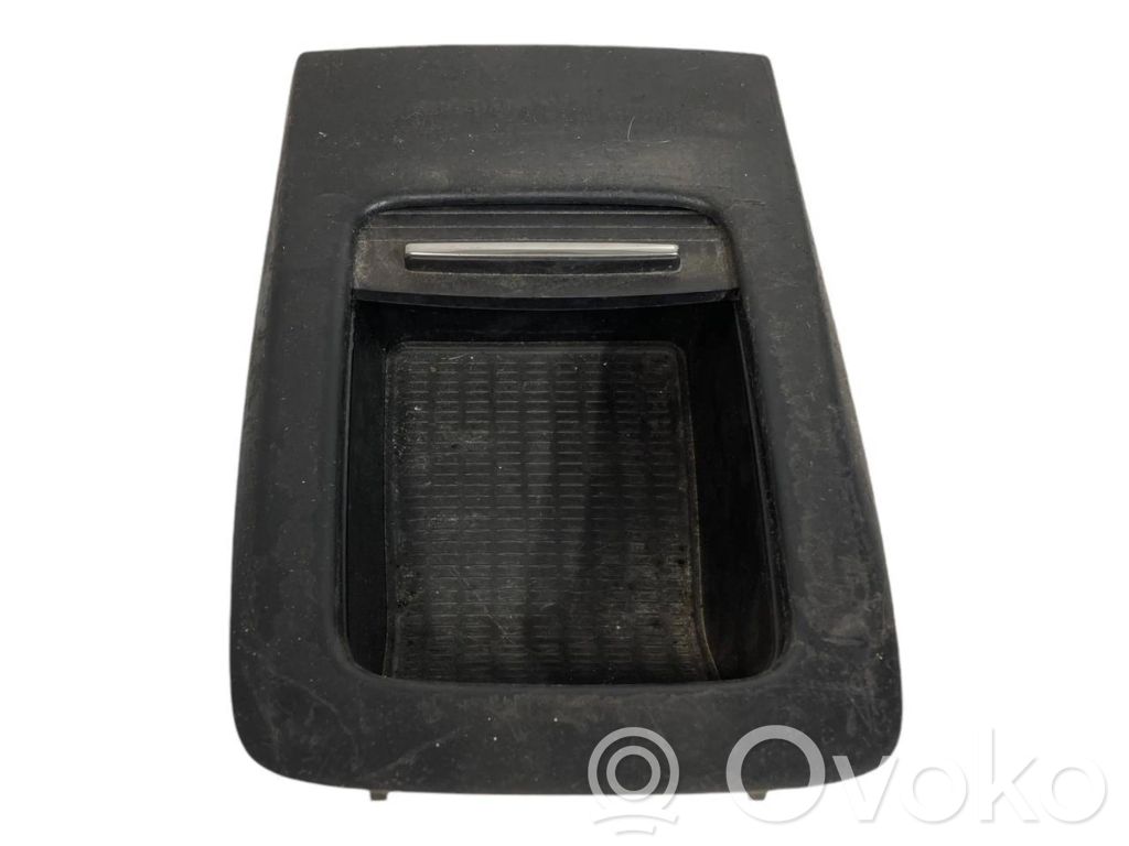 Mantu nodalījums centrālā konsole