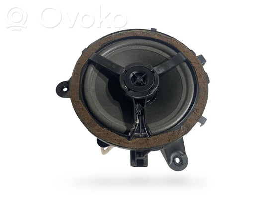 Skaļrunis (-i) pakaļējās durvīs