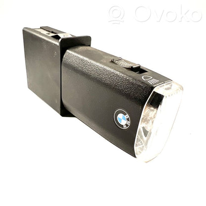 Портативный фонарик в бардачке