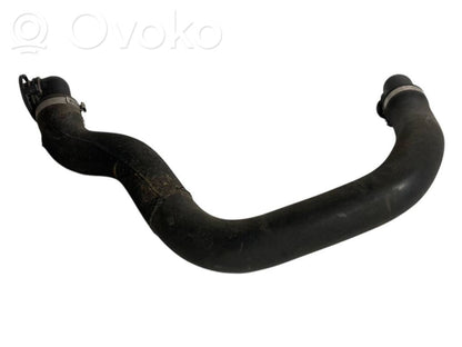 Caurulīte (-es) / šļūtene (-es)