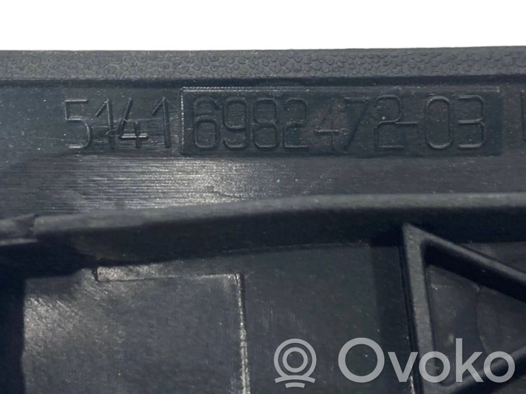 Priekšpusē dekoratīvās apdares lenta