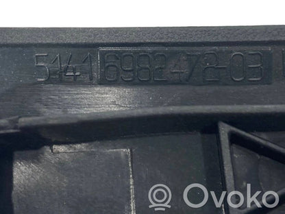 Priekšpusē dekoratīvās apdares lenta