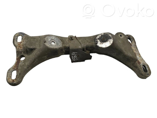 Transmission mounting bracket