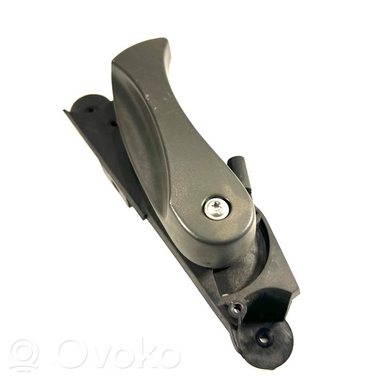 Ручка открывания капота двигателя