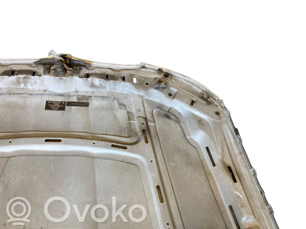 Dzinēja pārsegs (vāks)