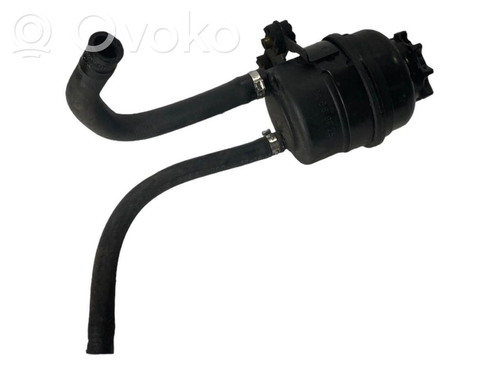 Stūres pastiprinātāja šķidruma tvertne