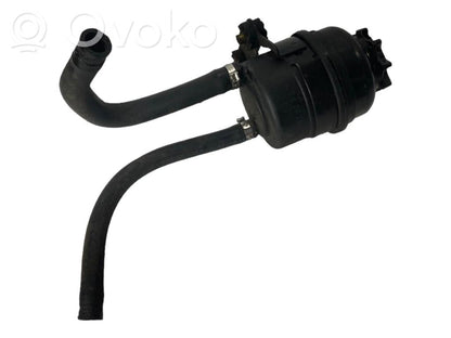 Stūres pastiprinātāja šķidruma tvertne