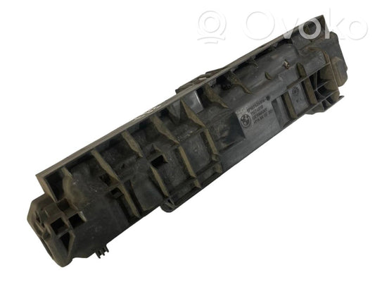Radiator(s) holder/bracket