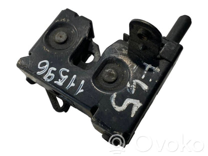 Dzinēja pārsega slēdzene