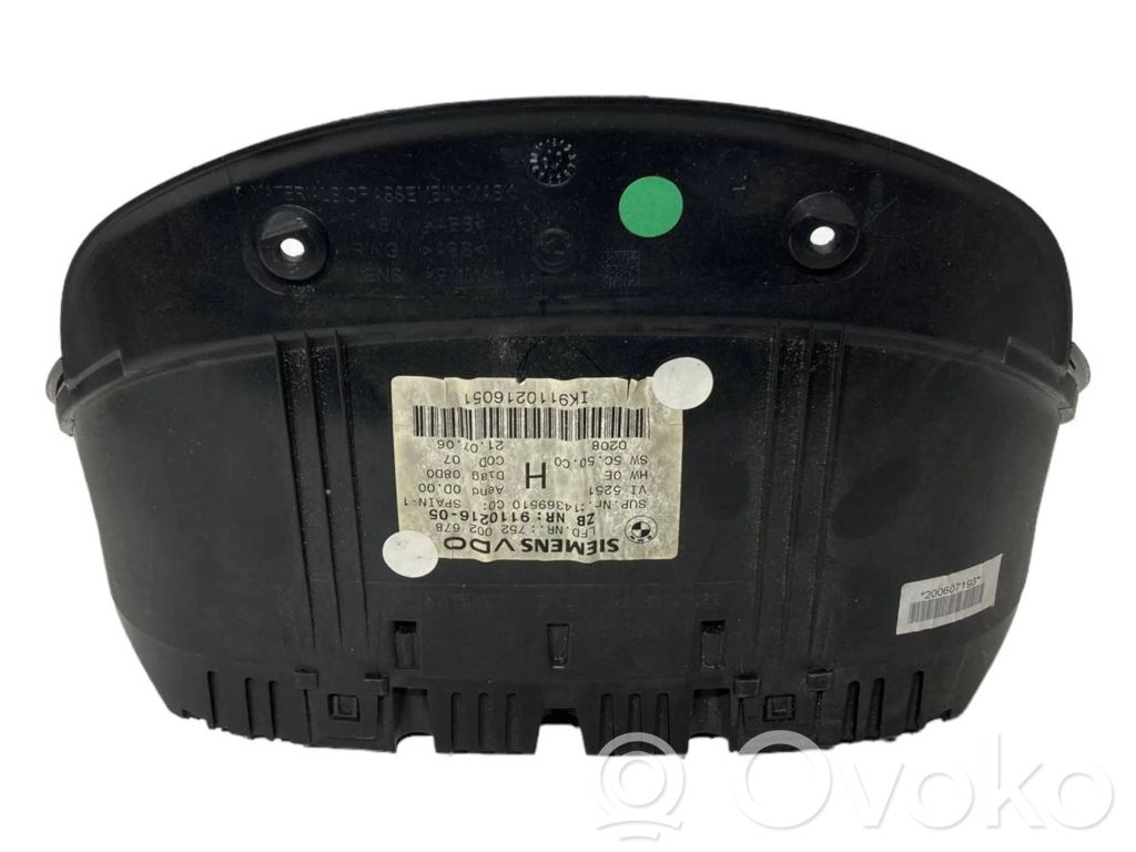 Speedometer (in the instrument panel)