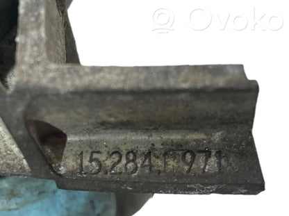 Priekšpusē durvju roktura vāciņš