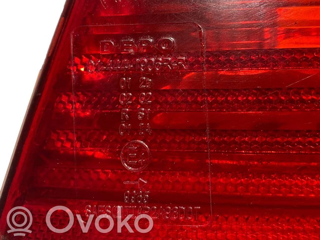 Aizmugurējais lukturis virsbūvē