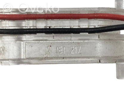 Priekšējo durvju roktura apgaismojums (ārpusē)