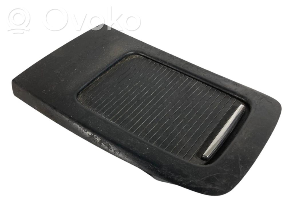 Mantu nodalījums centrālā konsole