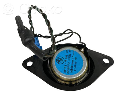 Skaļrunis (-i) priekšējās durvīs