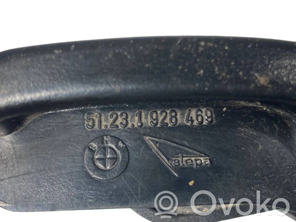 Dzinēja pārsega attaisīšanas rokturītis