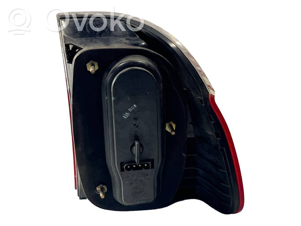 Aizmugurējais lukturis virsbūvē