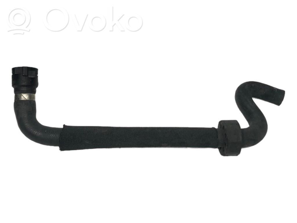 Caurulīte (-es) / šļūtene (-es)