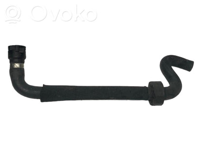 Caurulīte (-es) / šļūtene (-es)