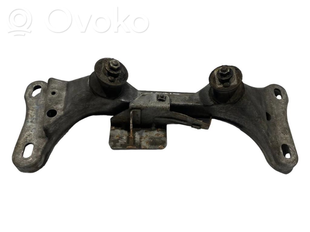 Transmission mounting bracket