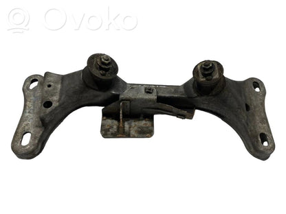 Transmission mounting bracket