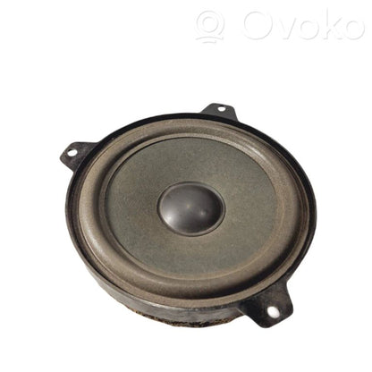 Skaļrunis (-i) priekšējās durvīs