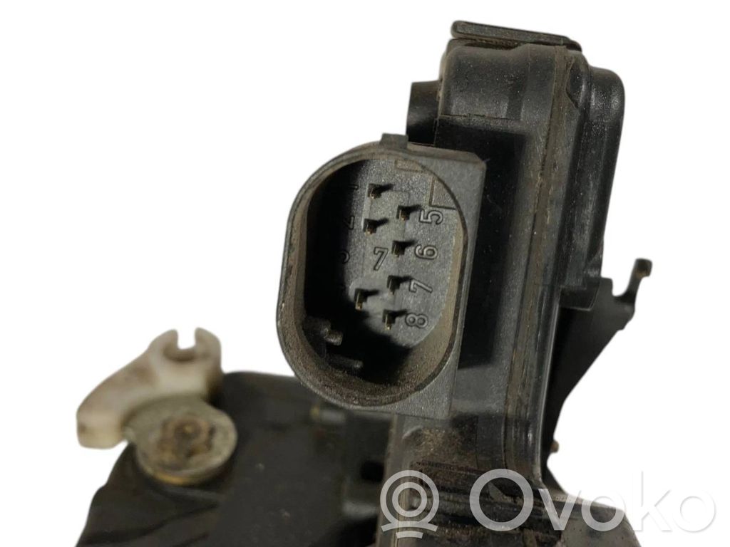 Aizmugurē slēdzene