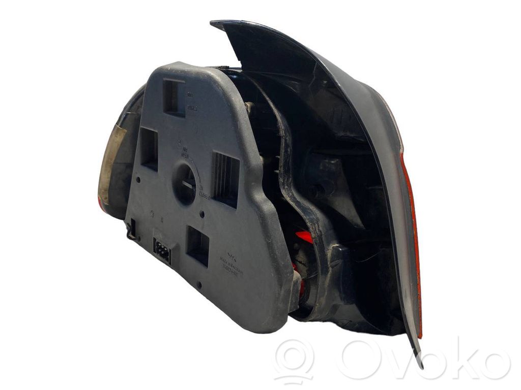 Aizmugurējais lukturis virsbūvē