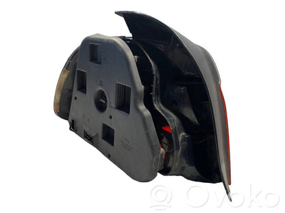 Aizmugurējais lukturis virsbūvē